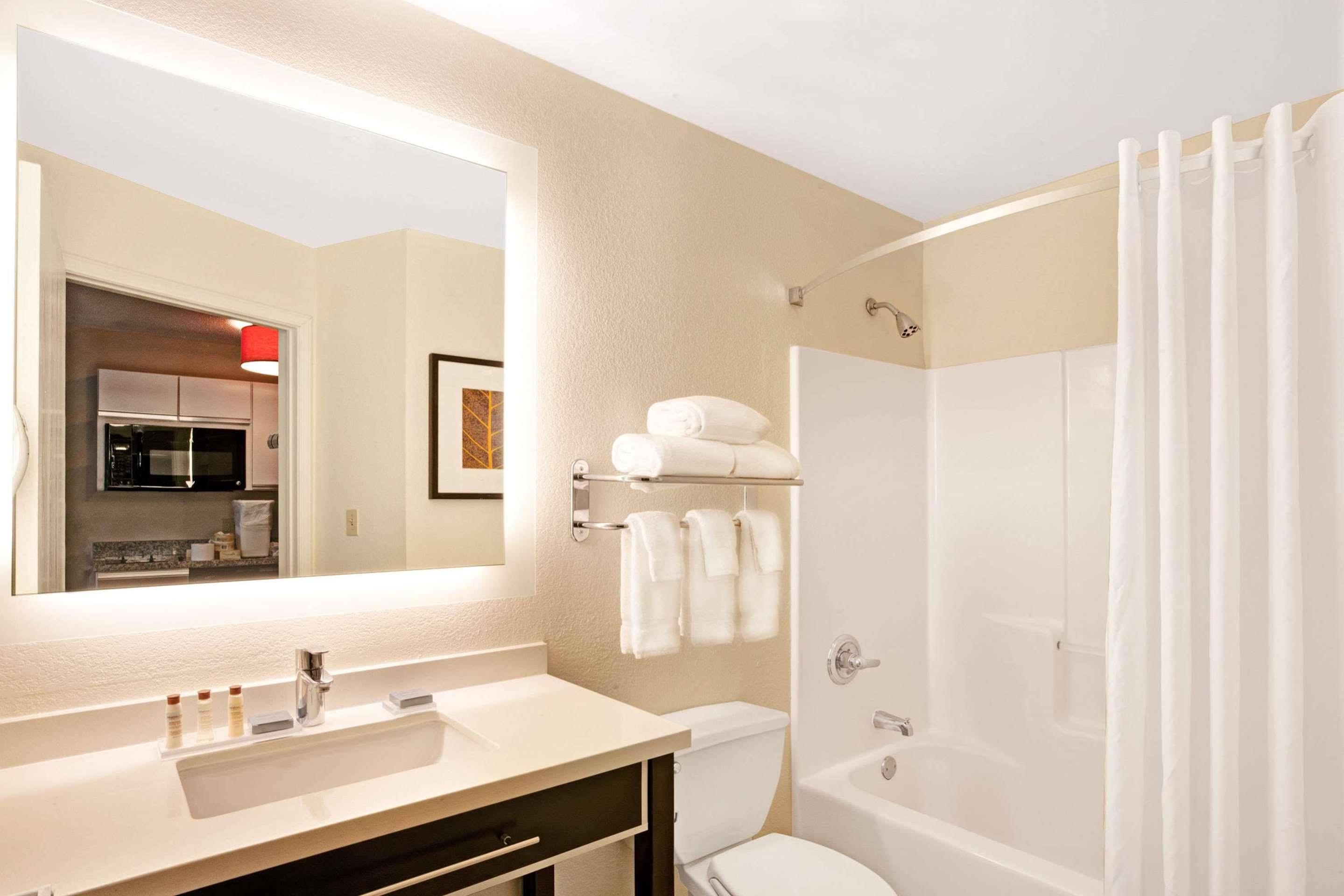 Mainstay Suites Northbrook ホイーリング エクステリア 写真
