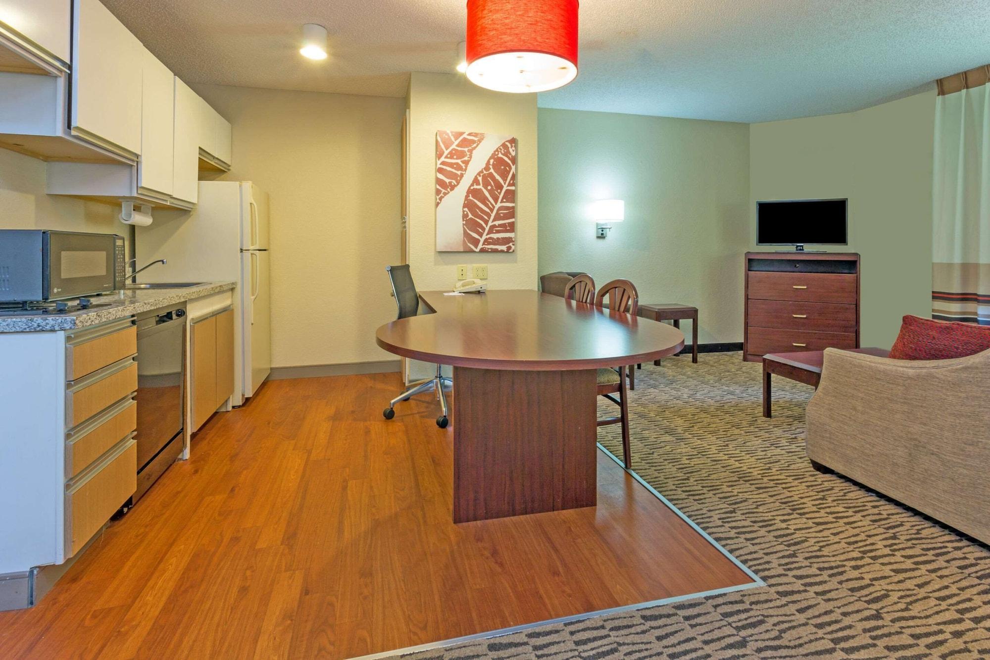 Mainstay Suites Northbrook ホイーリング エクステリア 写真